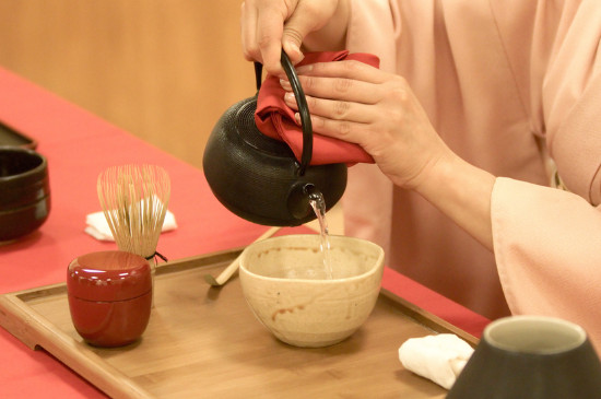 女人喝茶要行扣茶禮嗎，叩茶禮女士能用嗎？