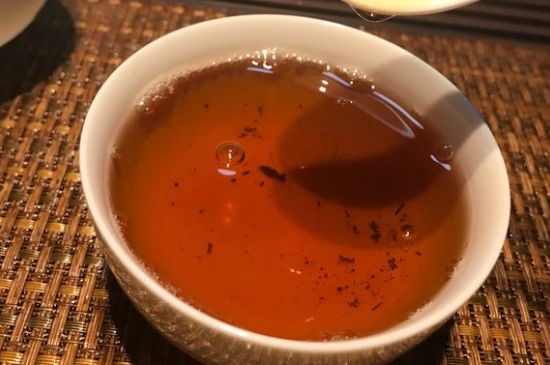 大紅袍第一泡要倒掉嗎，洗茶水需倒掉但第一泡出湯