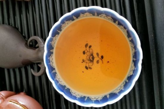 大紅袍第一泡要倒掉嗎，洗茶水需倒掉但第一泡出湯