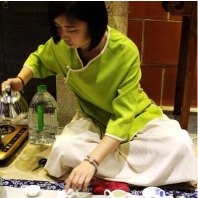 女士喝茶的手勢(shì)，女人正確喝茶手勢(shì)姿勢(shì)圖