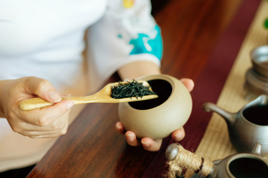 女人喝茶要行扣茶禮嗎，叩茶禮女士能用嗎？