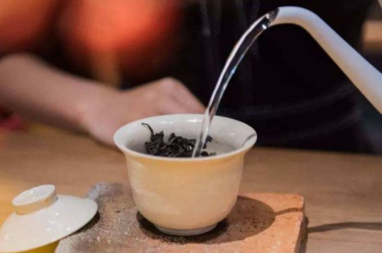 牛欄坑肉桂需不需要洗茶，武夷巖茶肉桂需要洗茶嗎？