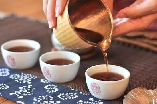 喝茶茶桌上的禮儀有哪些，泡茶待客十大禮儀不可不做！