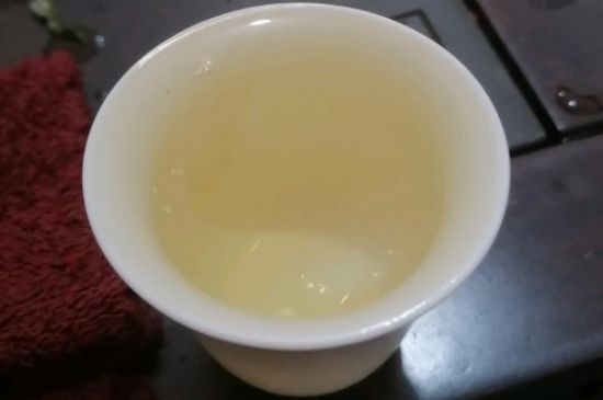 春茶上市白茶的好壞怎么區(qū)分，春白茶怎么分辨好不好？