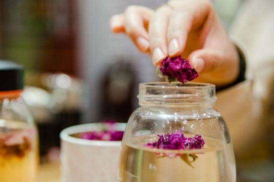 好玫瑰花茶多少錢一斤啊，玫瑰花茶價(jià)格多少錢合理？