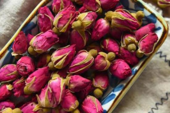 干玫瑰花泡水放幾顆，玫瑰花泡水一次放幾朵？