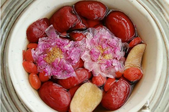 喝玫瑰花茶能祛斑嗎，玫瑰花茶有祛斑的功效嗎？