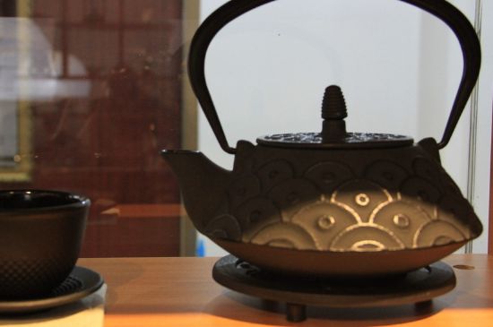 鐵壺生銹燒的水有害嗎，鐵壺內(nèi)壁生銹怎么辦