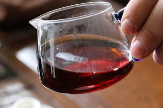 茯磚茶與普洱茶哪個(gè)好，茯茶和普洱茶口味區(qū)別