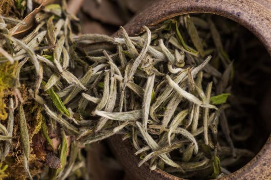 福鼎白茶要喝老的嗎，為什么喝白茶要喝老茶存新茶？