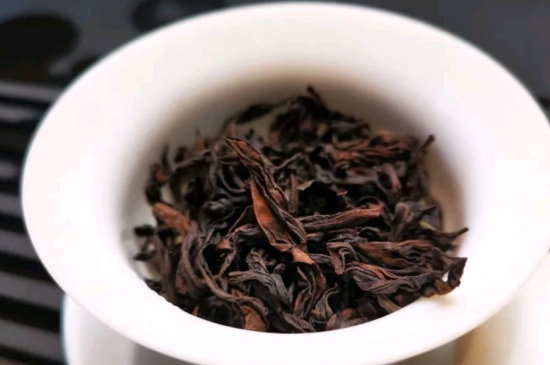 長(zhǎng)期喝巖茶會(huì)上火嗎？巖茶這樣喝了容易上火！