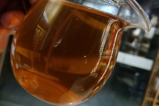 一天什么時(shí)候喝黑茶最好，喝黑茶一天最佳時(shí)間和季節(jié)