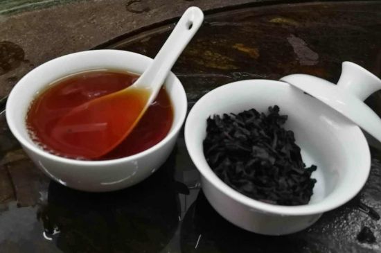 肉桂茶和大紅袍哪個貴，武夷山肉桂與大紅袍的價格比較