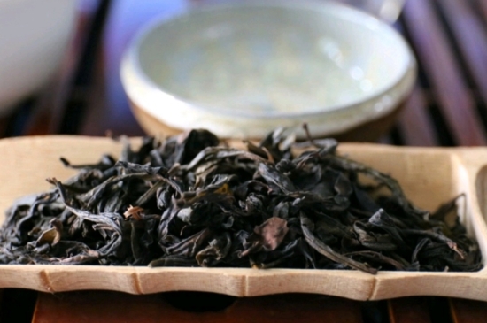 長(zhǎng)期喝巖茶會(huì)上火嗎？巖茶這樣喝了容易上火！