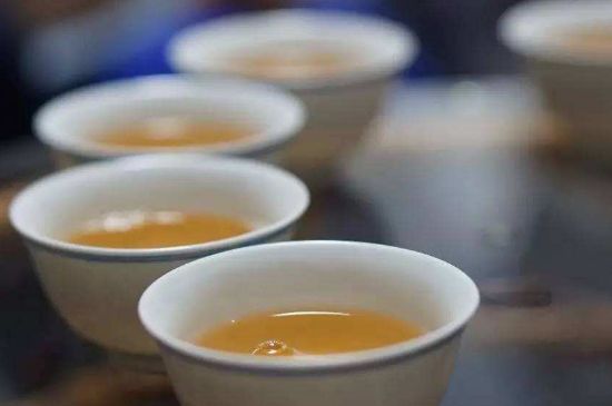 茯磚茶與普洱茶哪個(gè)好，茯茶和普洱茶口味區(qū)別