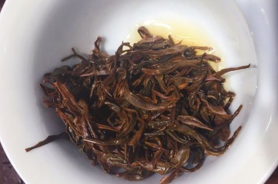 女人喝紅茶好還是喝普洱茶好，普洱茶和紅茶哪個適合女人喝