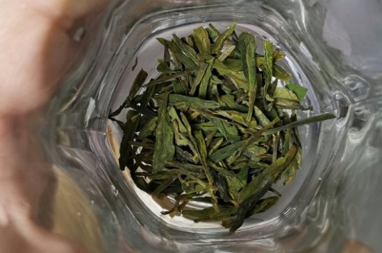 龍井茶放二年了能喝嗎，過期龍井茶的妙用！