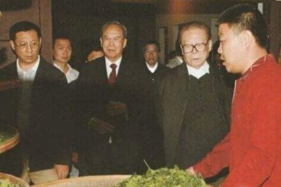 母樹大紅袍給誰(shuí)喝了，為什么母樹大紅袍叫三棵六株？