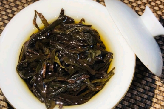 長(zhǎng)期喝巖茶會(huì)上火嗎？巖茶這樣喝了容易上火！