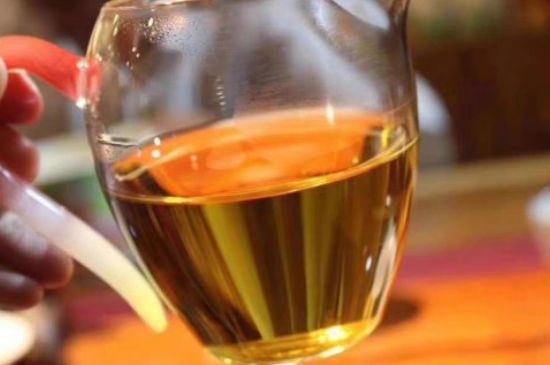 女人晚上喝紅茶好嗎，女人紅茶啥時候喝最好？