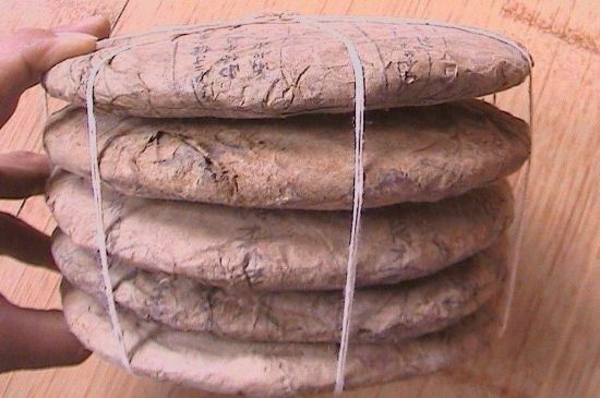 茯磚茶與普洱茶哪個(gè)好，茯茶和普洱茶口味區(qū)別